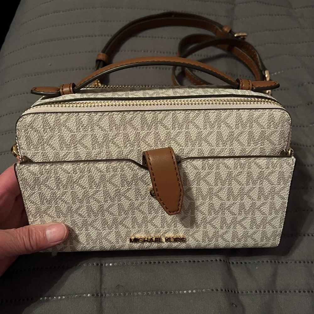 Michael Kors crossbody - Picture 7 of 7
